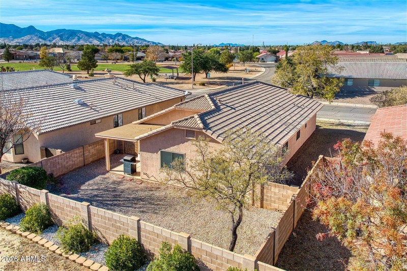 977 Montrose Avenue-062014