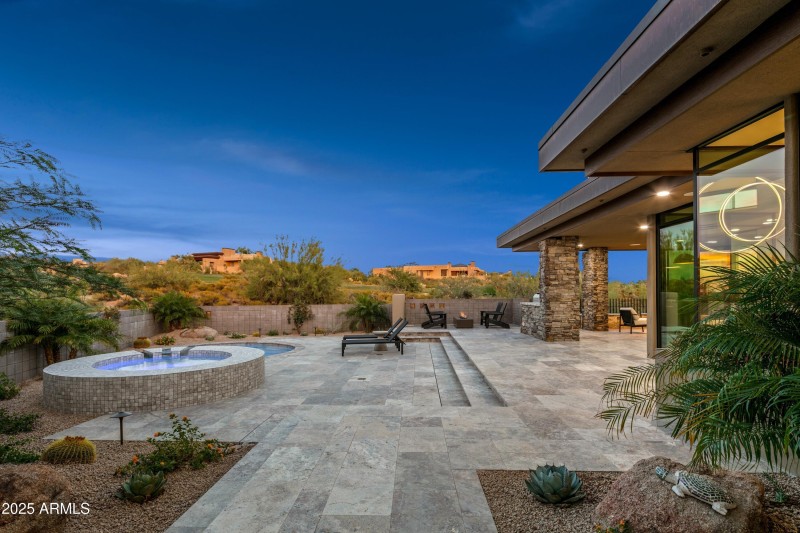 051_Spacious Patio Space