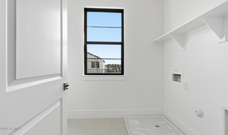 Viviendo Lot #10 Laundry Room (Large)