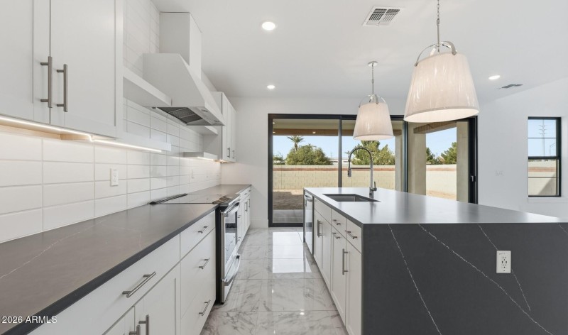 Viviendo Lot #10 Kitchen (4) (Large)