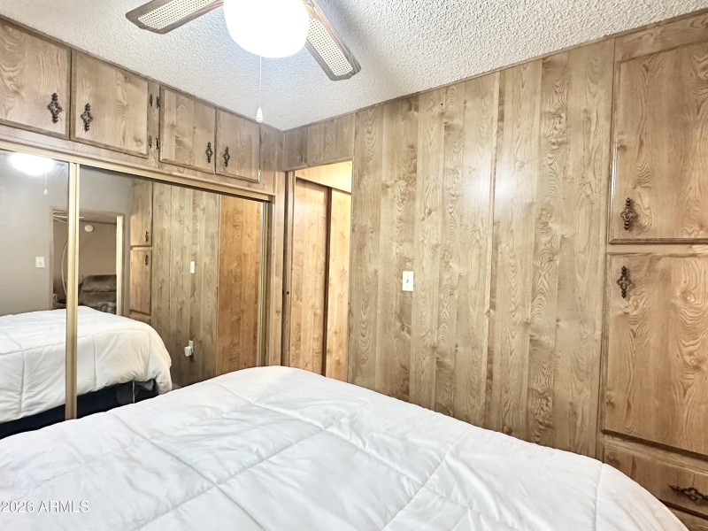 MORE STORAGE TO THE RIGHT