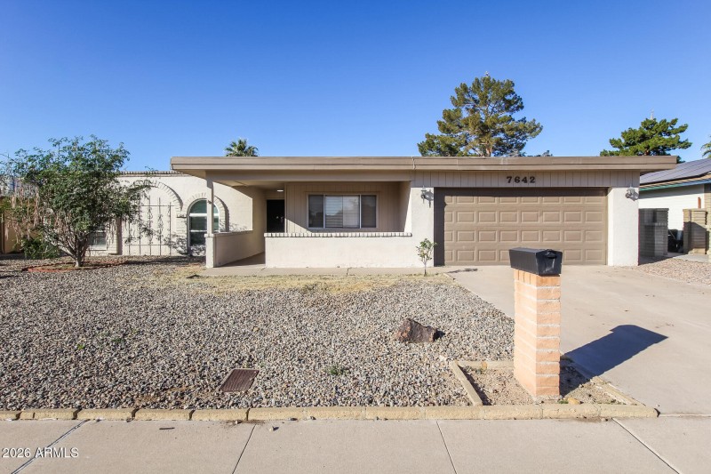 000-photo-front-view-15047716