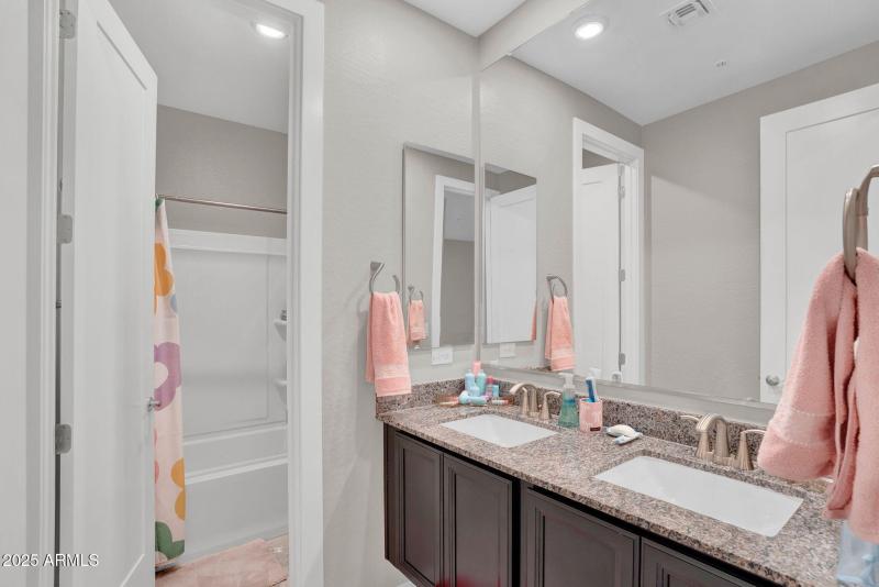 30-web-or-mls-3855 S mcqueen Rd 73-24