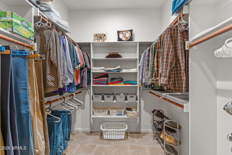 Second Master Br Suite Bath walkin clos