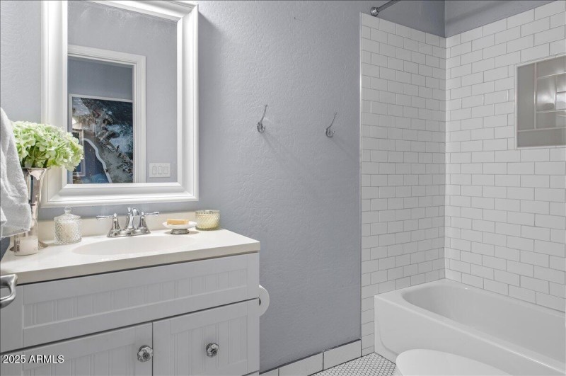 14-6520 E Osborn Rd 14