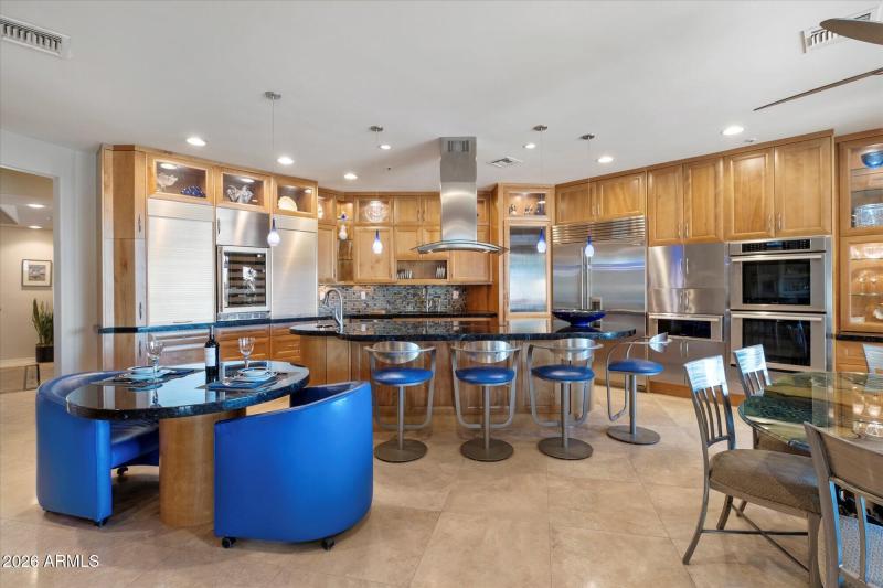 Kitchen/Breakfast Bar