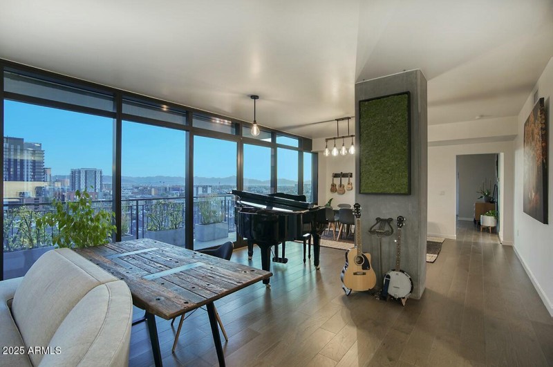 200 W PORTLAND ST 1217