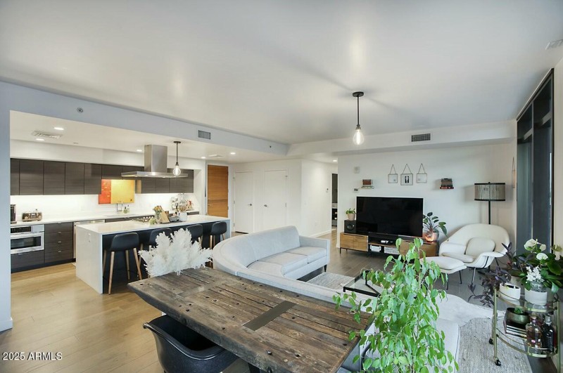 200 W PORTLAND ST 1217