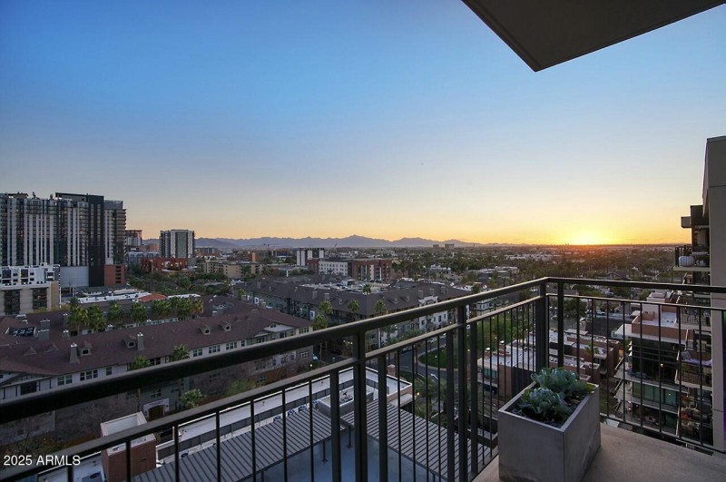 200 W PORTLAND ST 1217