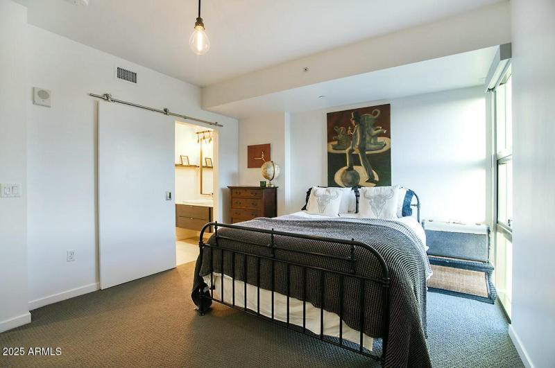 200 W PORTLAND ST 1217