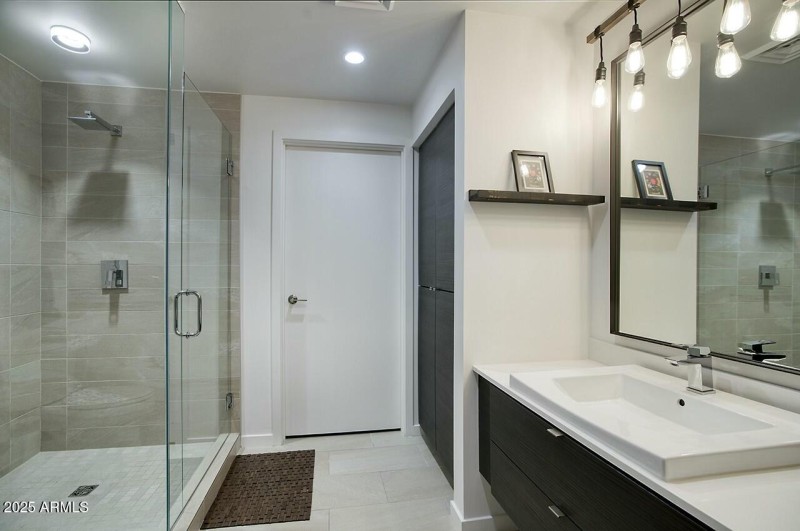 200 W PORTLAND ST 1217