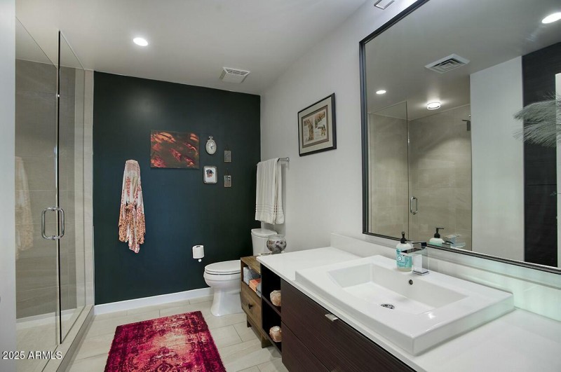 200 W PORTLAND ST 1217