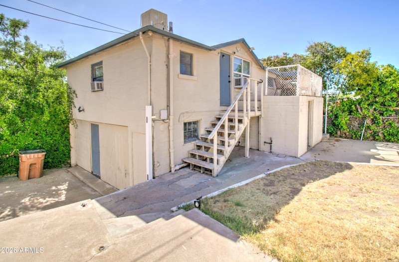 877 E Sycamore St - Bird-6