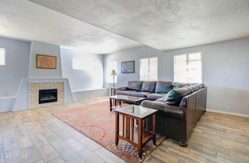 877 E Sycamore St - Bird-12