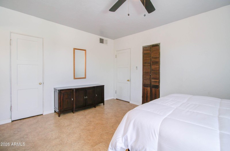 877 E Sycamore St - Bird-22