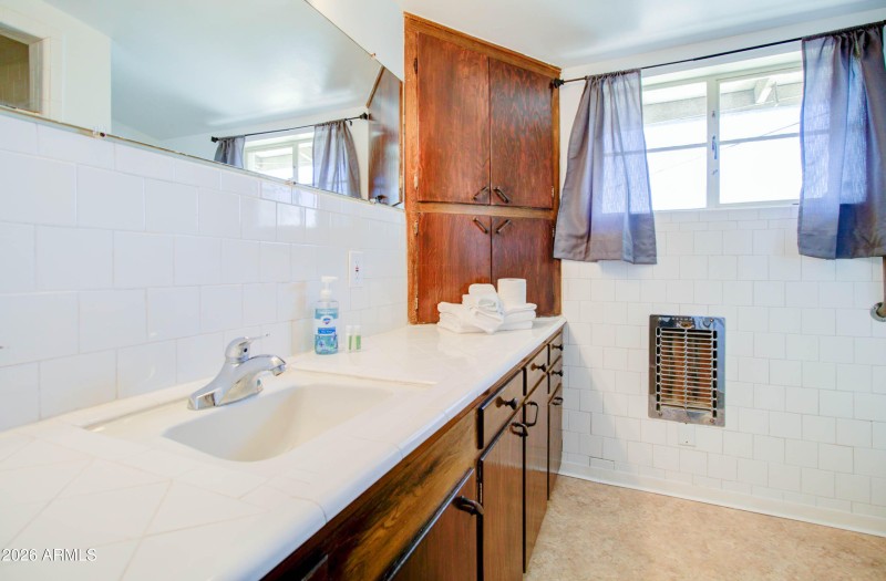 877 E Sycamore St - Bird-23