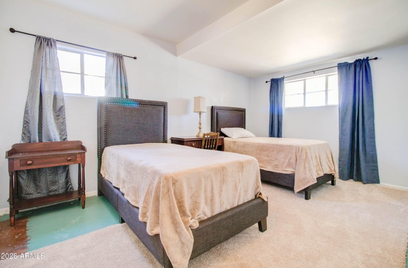 877 E Sycamore St - Bird-28