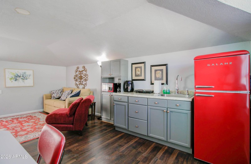 877 E Sycamore St - Bird-31