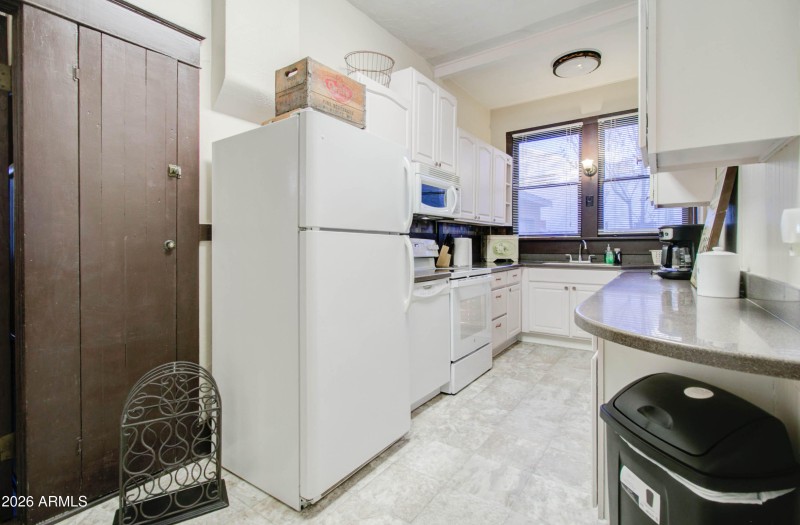 385 S Broad St Interior-7