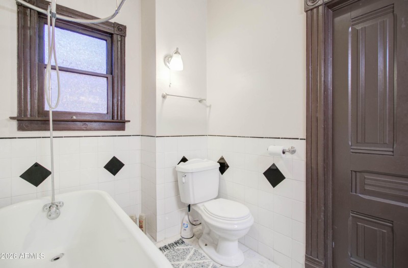 385 S Broad St Interior-14