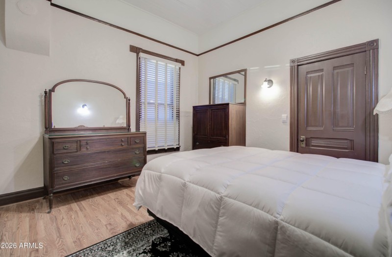 385 S Broad St Interior-16