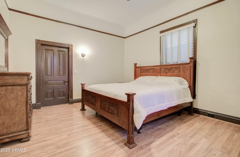 385 S Broad St Interior-19