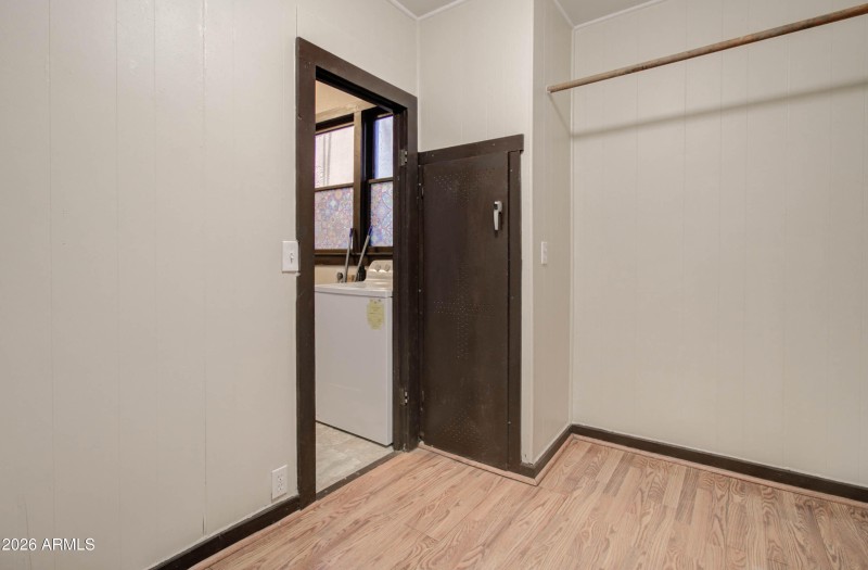 385 S Broad St Interior-22