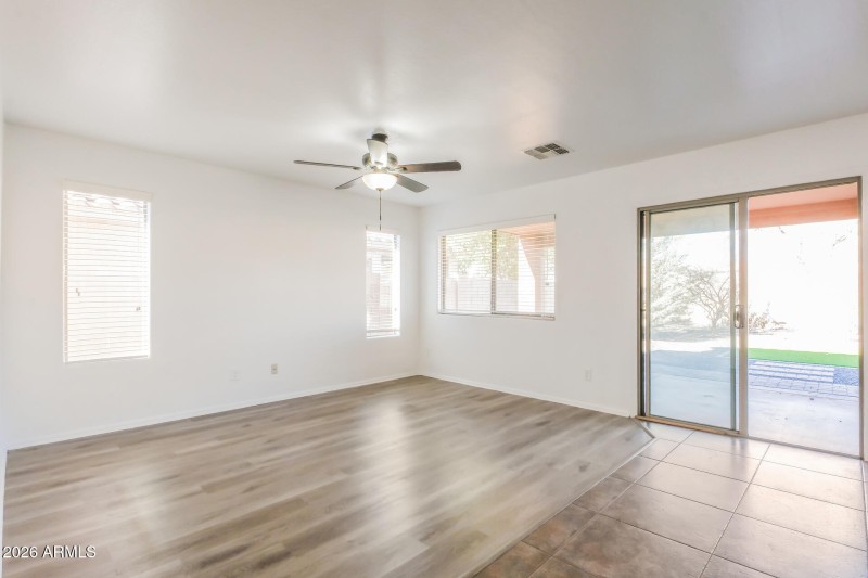 003-photo-living-room-15048273