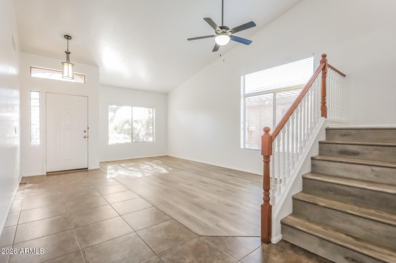 007-photo-family-room-15048270