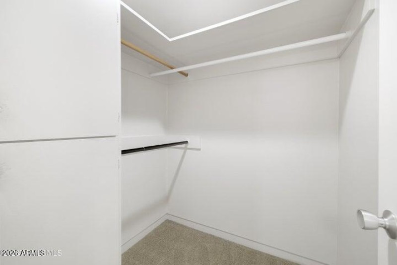 JUNIOR WALK IN CLOSET