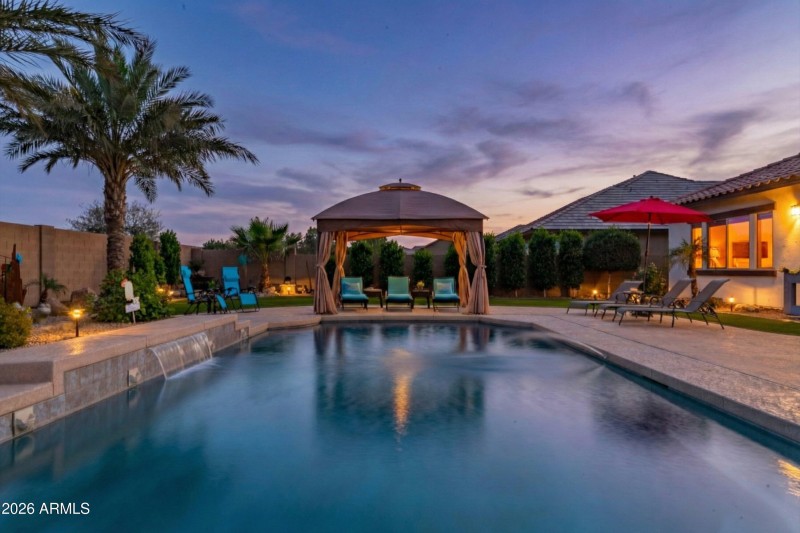 02-Twilight Backyard