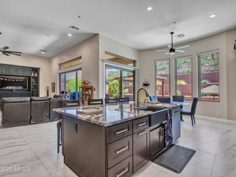 10-Kitchen-(1)