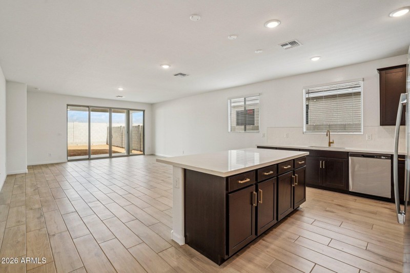 9-web-or-mls-W Camden Ave-S0301-009