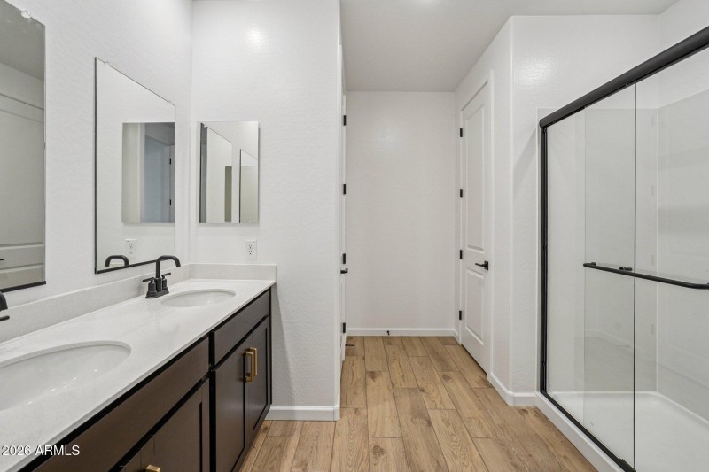 26-web-or-mls-W Camden Ave-S0301-026