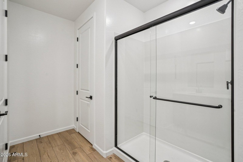 27-web-or-mls-W Camden Ave-S0301-027