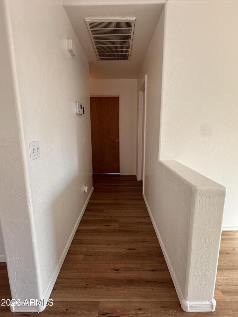 Hall off den towards 2nd BR