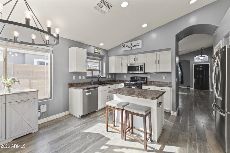 Island with breakfast bar