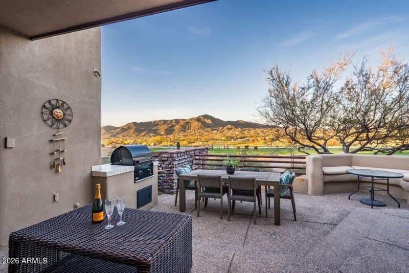 025_Mountain Vistas with Green Grass