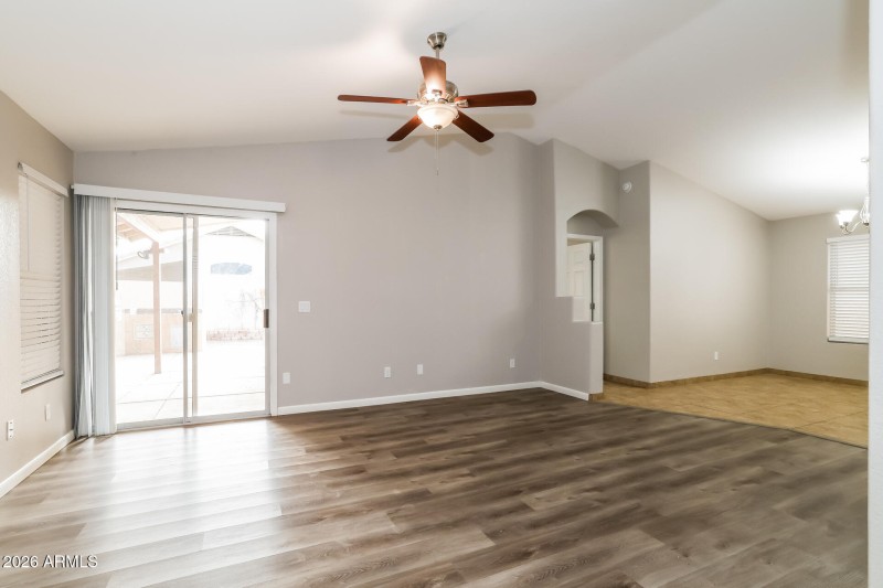 004-photo-living-room-15063495
