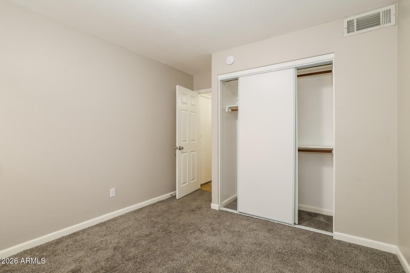 015-photo-bedroom-15063484