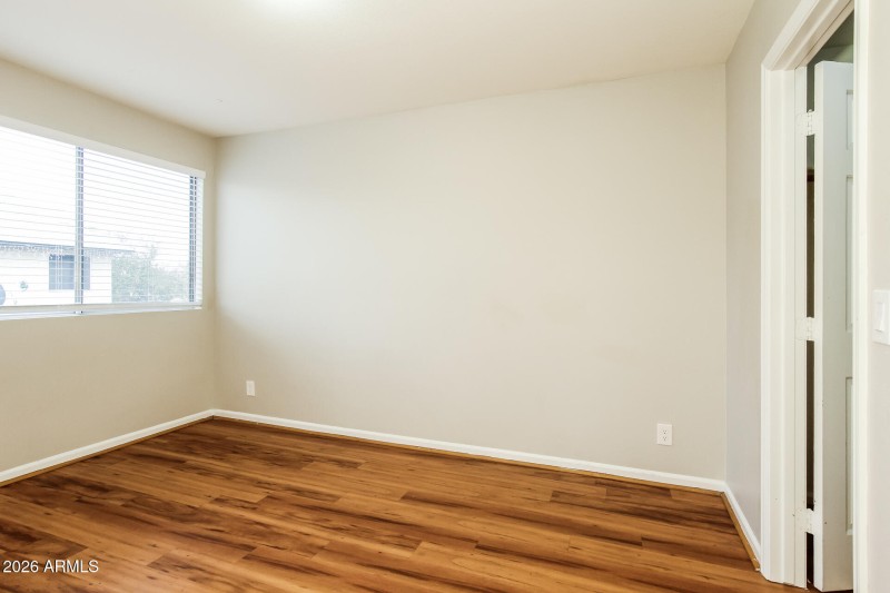 007-photo-main-bedroom-15064423