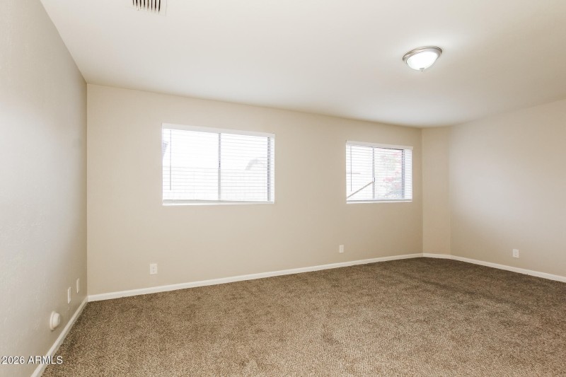 015-photo-bedroom-15064433