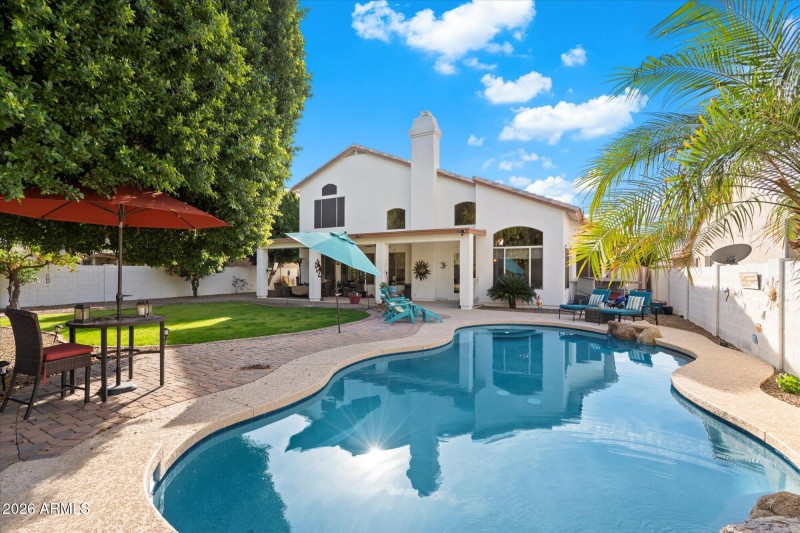 Sparkling Pool & Patio Retreat