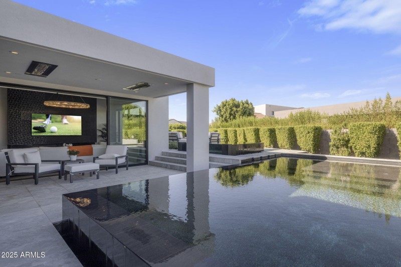 Indoor/Outdoor Living