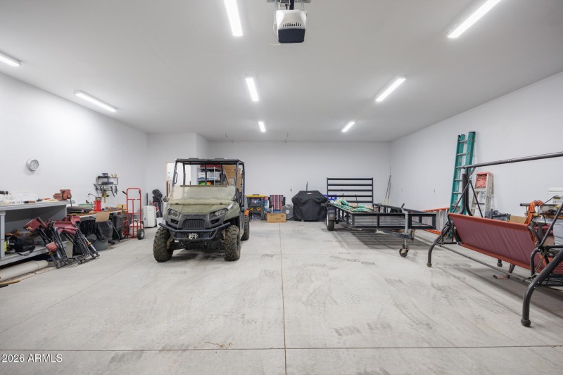 7312 N Reed - Workshop Interior Center