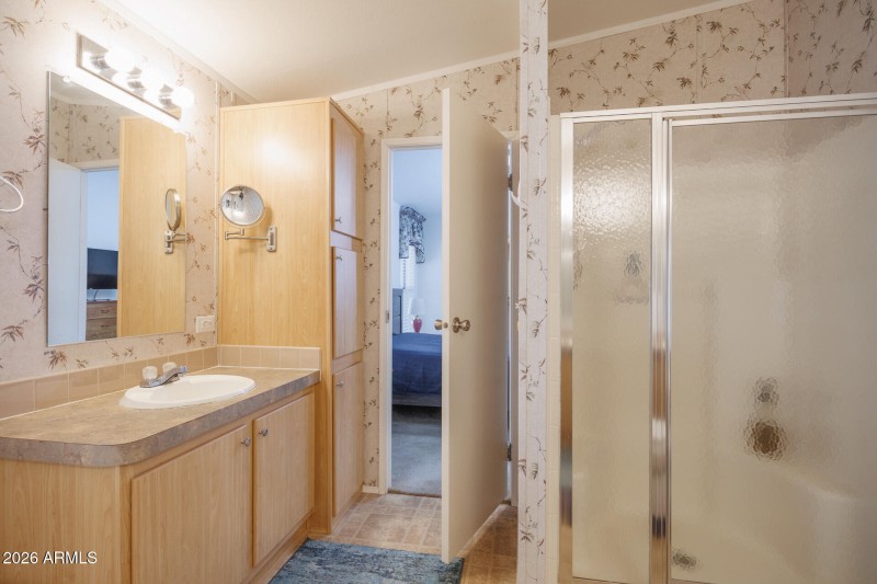 7312 N Reed - Primary Bathroom View