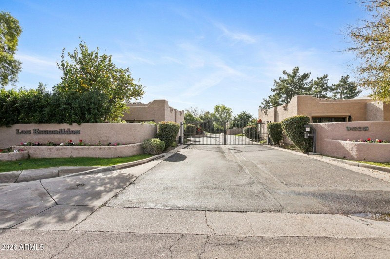 Los Escondidos Gated Community