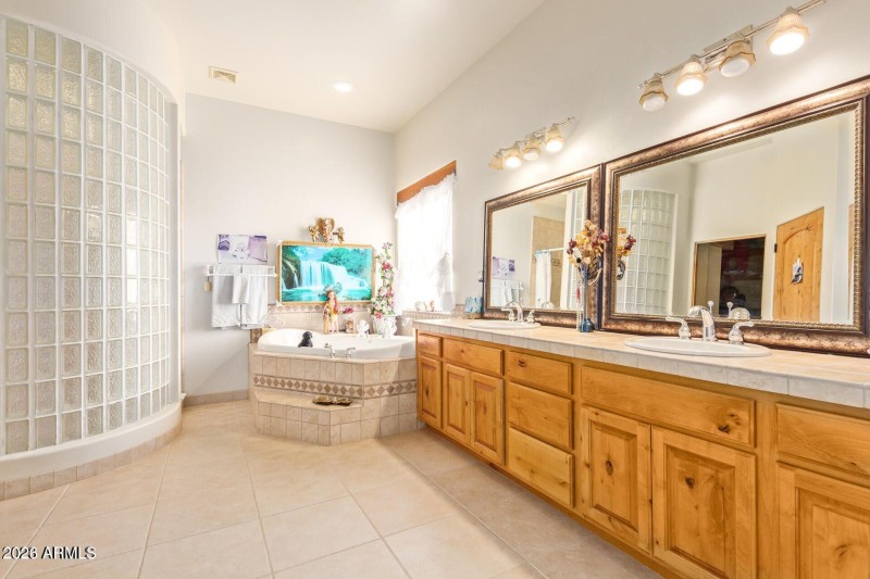 20230420063649639317000000-o Primary Bat