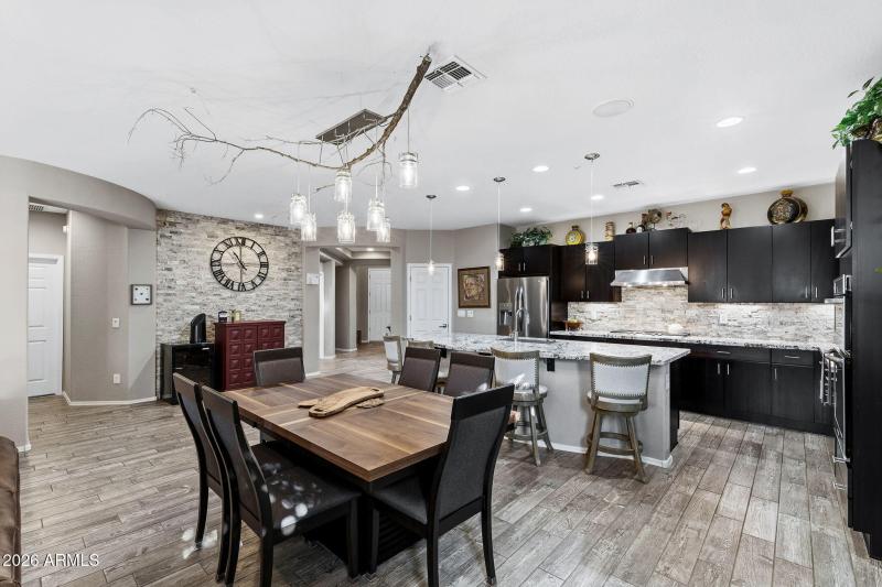 009__4591 E Waterman St