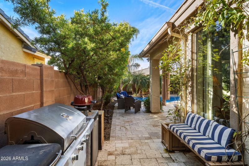 012__4591 E Waterman St